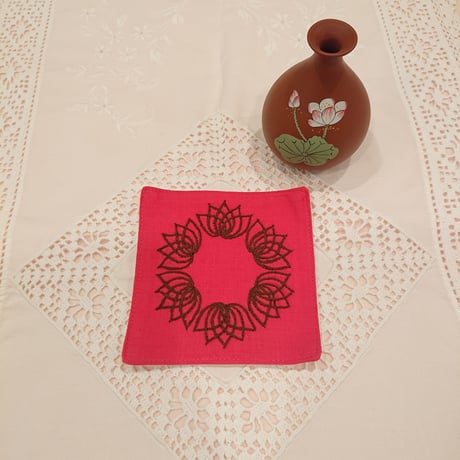 ベトナム手刺繍ハンドメイド コースター2枚セット 蓮花 赤色 に茶