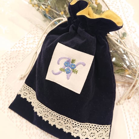 手刺繍イニシャルN 巾着