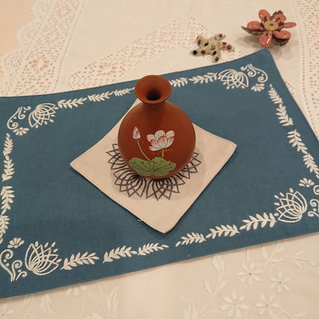 ベトナム手刺繍ハンドメイドマット 青色