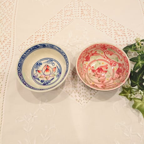 バッチャン焼き 小椀皿 蓮花柄 茶色に赤 2個セット