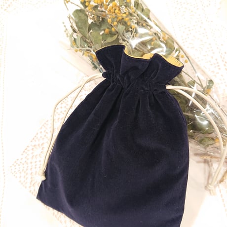手刺繍イニシャルN 巾着