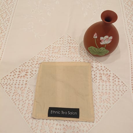 ベトナム手刺繍ハンドメイド コースター2枚セット 蓮花 茶色 に茶
