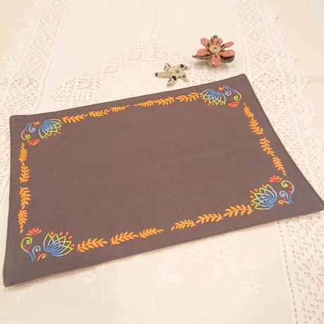 ベトナム手刺繍マット グラデーション(茶)