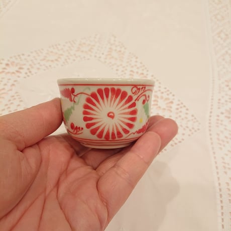 ベトナム バッチャン焼き湯呑み茶碗 菊柄(赤)