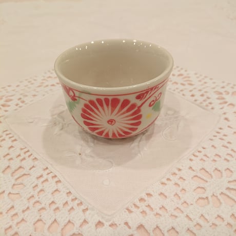 Vietnam Bat Trang ware teacup with chrysanthemum pattern (red)