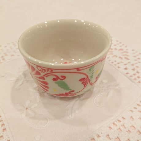 Vietnam Bat Trang ware teacup with chrysanthemum pattern (red)