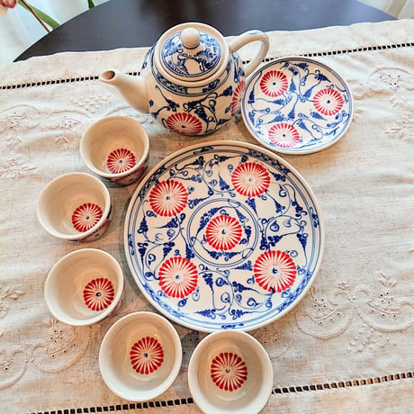 Vietnam Bat Trang ware tea set, blue with red chrysanthemum flowers